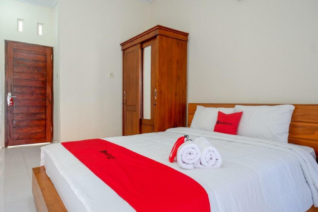 RedDoorz near Mertasari Beach Denpasar  Bagian luar foto